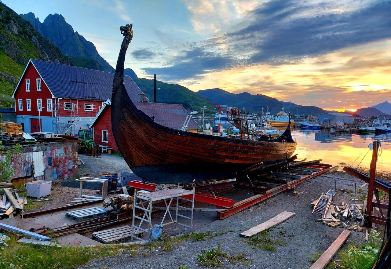 Solrik Beliggenhet I Lofotens Storste Fiskevaer Vila Ballstad Exterior foto