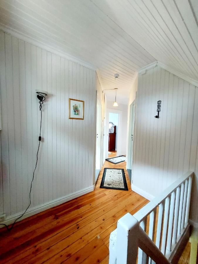 Solrik Beliggenhet I Lofotens Storste Fiskevaer Vila Ballstad Exterior foto