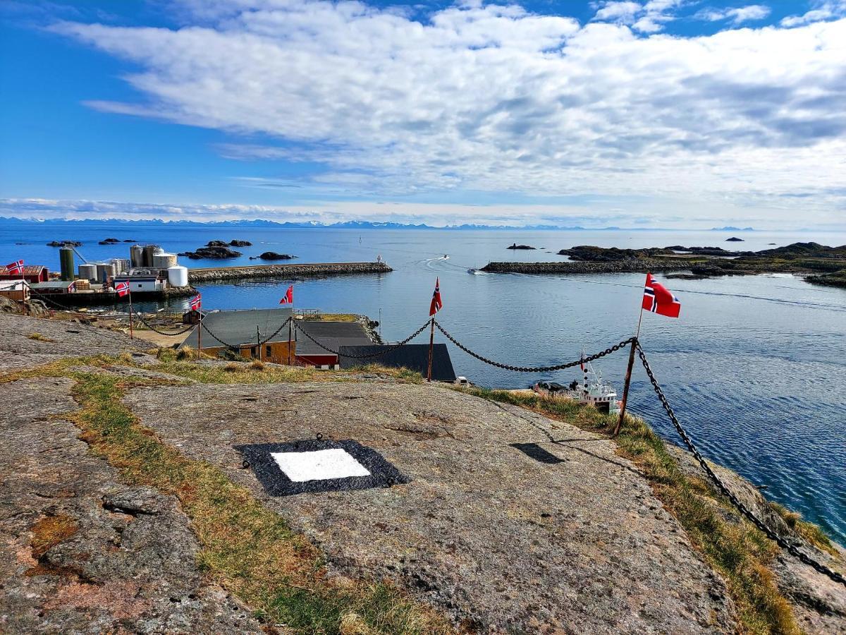 Solrik Beliggenhet I Lofotens Storste Fiskevaer Vila Ballstad Exterior foto
