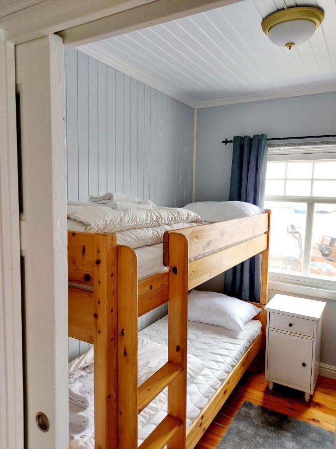 Solrik Beliggenhet I Lofotens Storste Fiskevaer Vila Ballstad Exterior foto